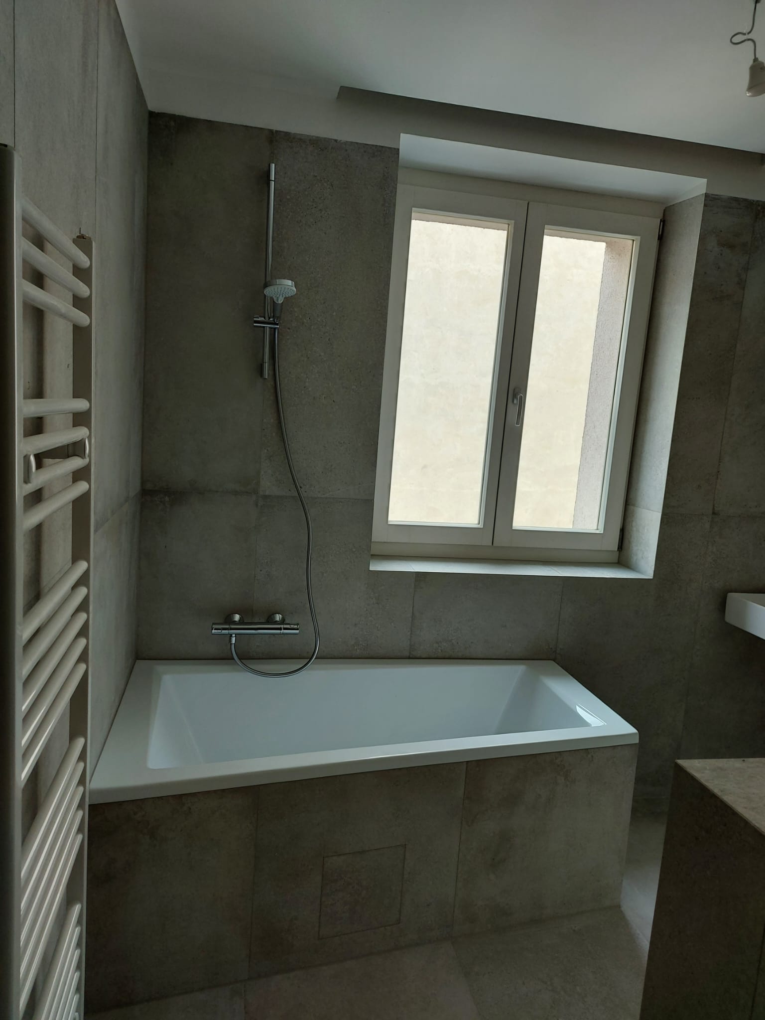 Holtex Badsanierung Wien — Eckdusche statt Badewanne